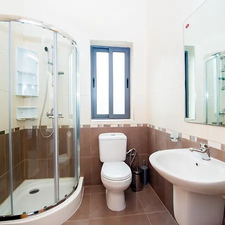 Lovely 2 Bedroom Flat, Theoria Travel Appartamento Sliema