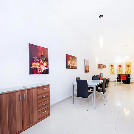 شقة Lovely 2 Bedroom Flat, Theoria Travel سليمة