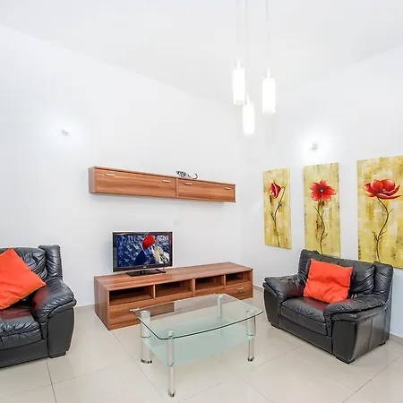 Lovely 2 Bedroom Flat, Theoria Travel شقة *