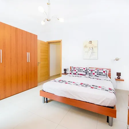 شقة Lovely 2 Bedroom Flat, Theoria Travel سليمة